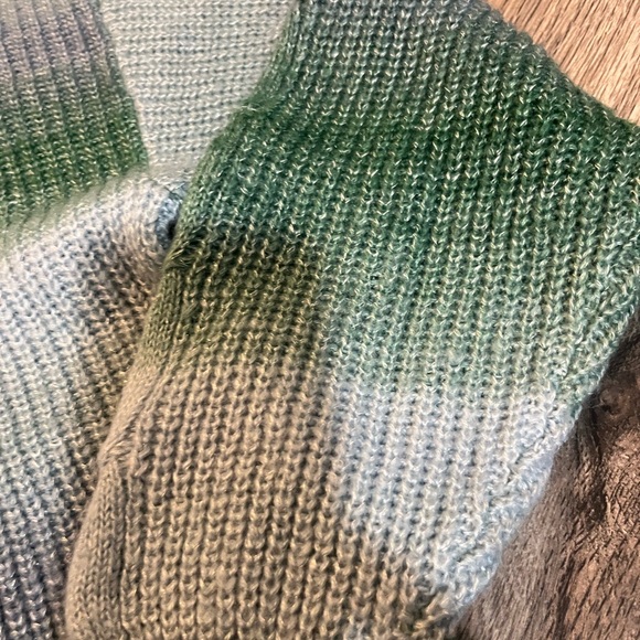 Green and Gray/Blue Gradient Sweater- size M - Picture 4 of 7